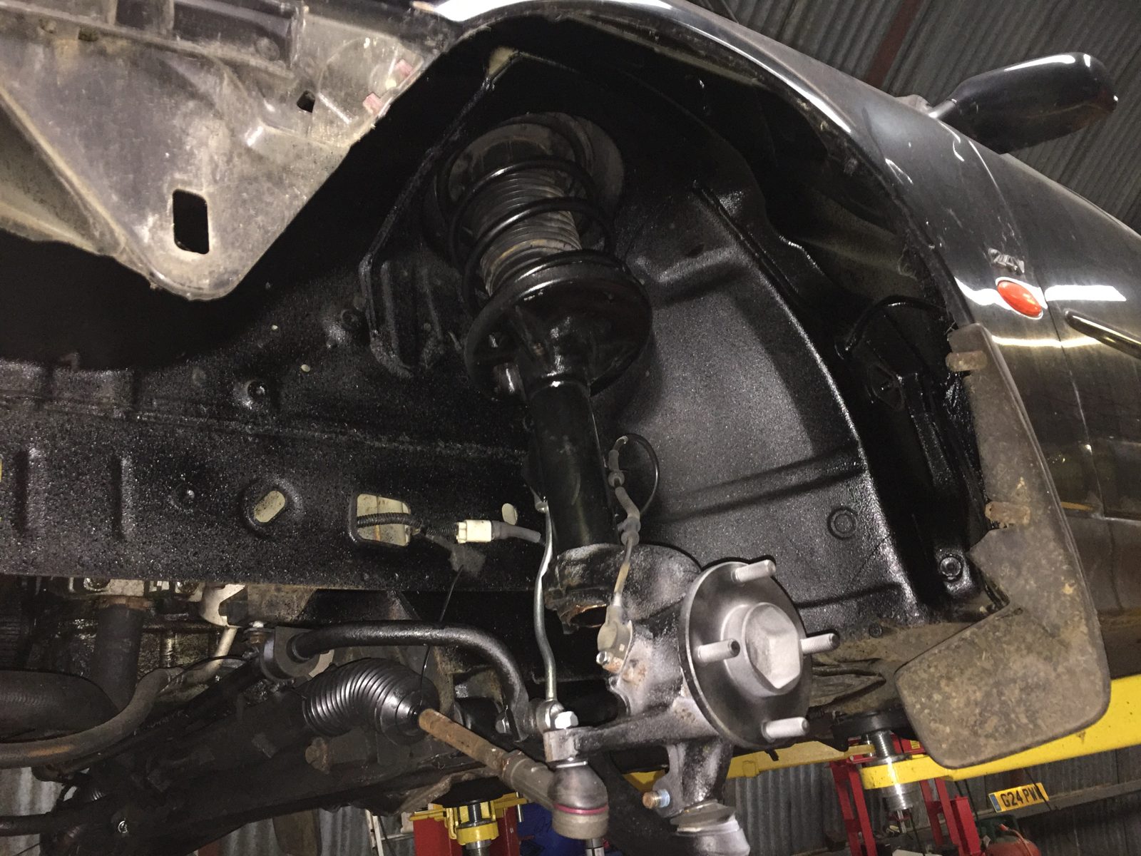 Gearbox and propshaft, seen from underneath