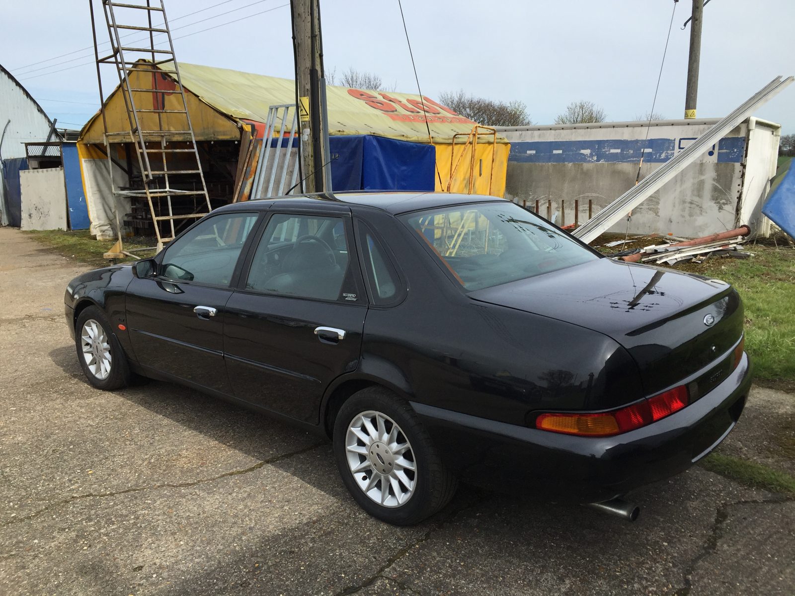 Front three-quarter of the black Granada Scorpio outdoors